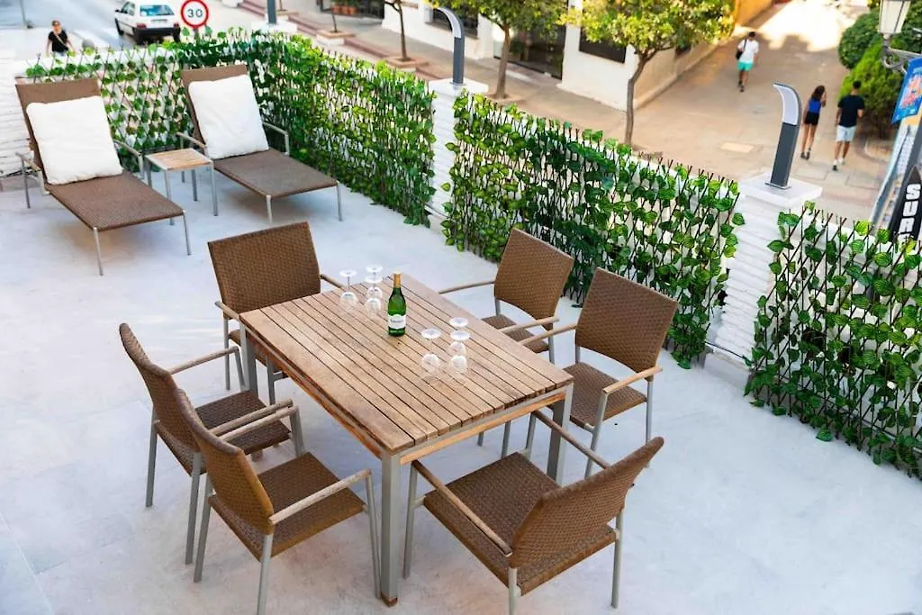 Modern 3-Bed Apartment In Heart Of Τορρεμολίνος