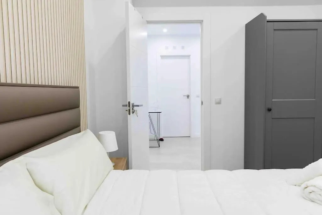 Modern 3-Bed Apartment In Heart Of Τορρεμολίνος