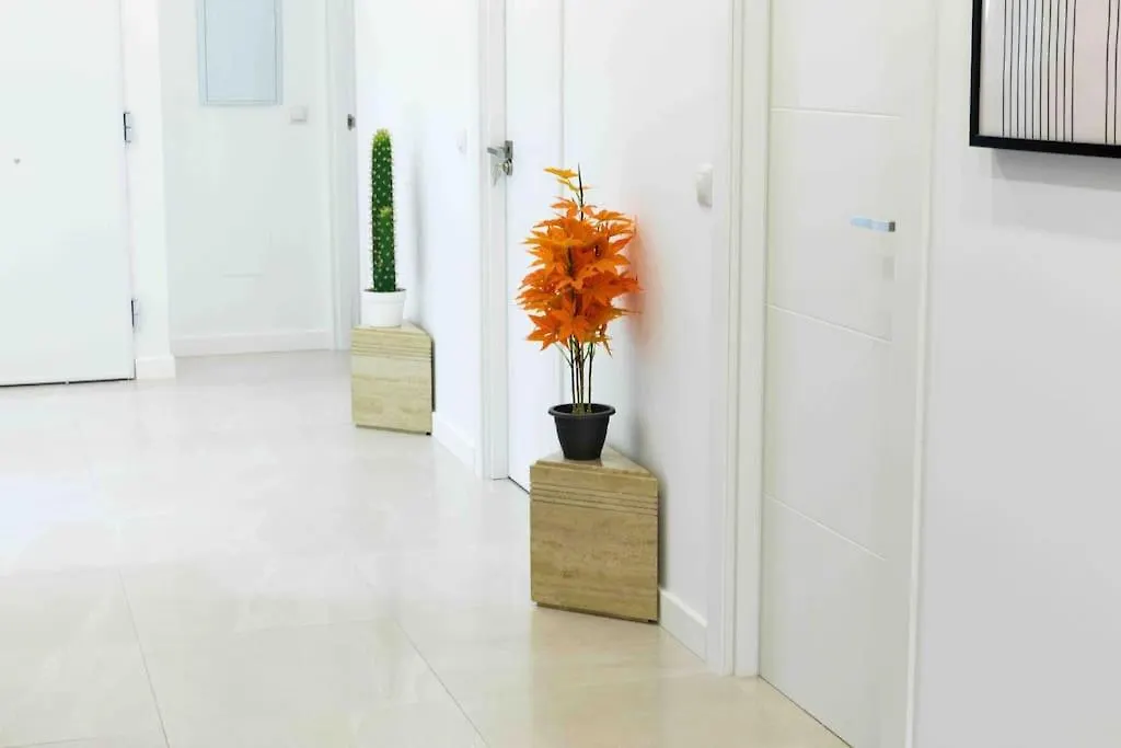 Modern 3-Bed Apartment In Heart Of Τορρεμολίνος Ισπανία