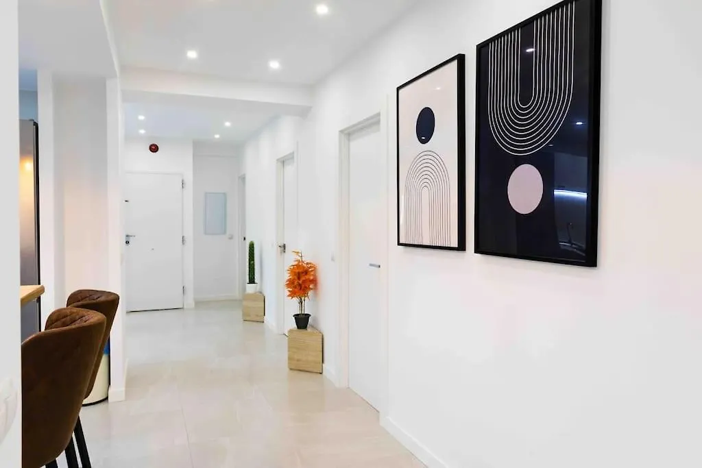 Modern 3-Bed Apartment In Heart Of Torremolinos