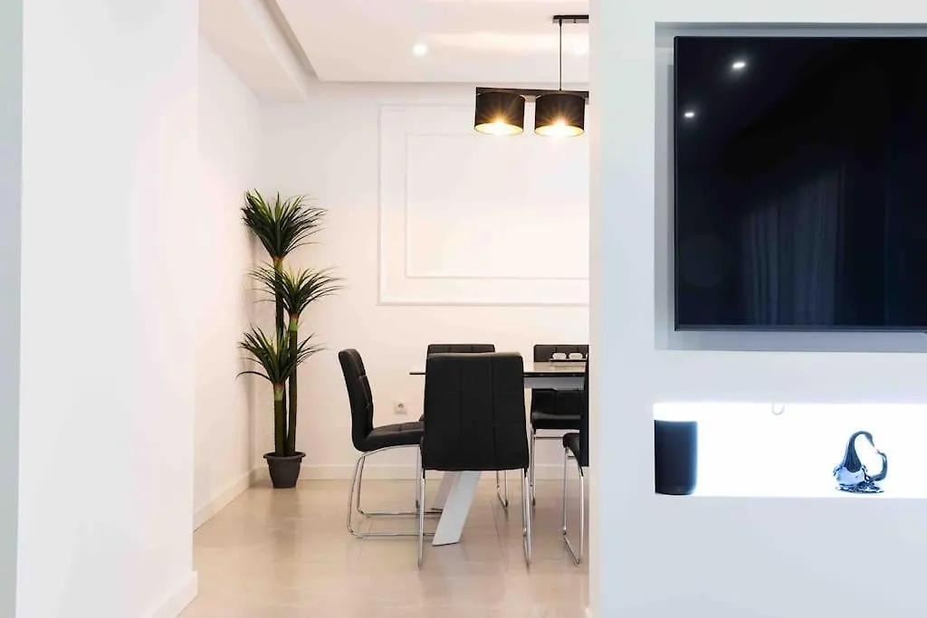Modern 3-Bed Apartment In Heart Of Torremolinos