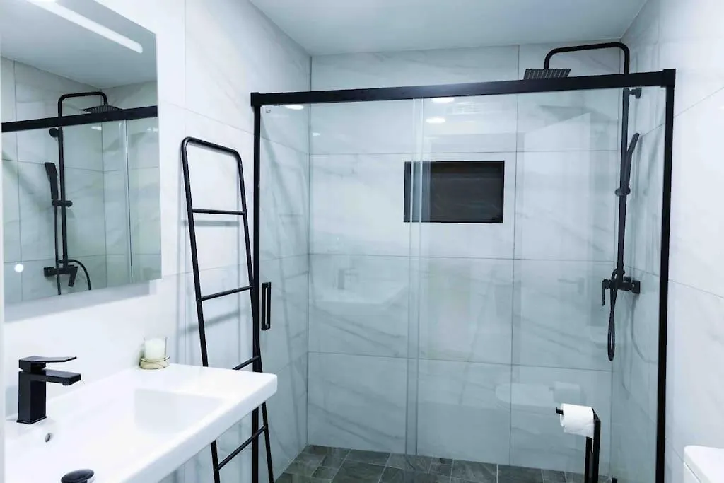 Modern 3-Bed Apartment In Heart Of Torremolinos