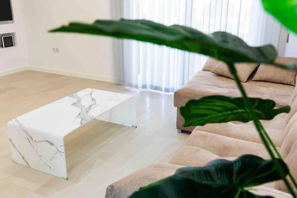 Modern 3-Bed Apartment In Heart Of Torremolinos Spain