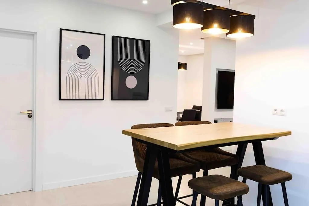 Modern 3-Bed Apartment In Heart Of Torremolinos
